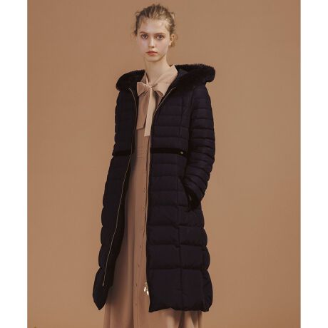 [^ԁFCMTOGW0110]2025 WINTER COLLECTIONHEART SHOT n[g Vbg̏íAƒŐ􂢂ł鏤iłBNlCւATOCCAԂ̍׌VGbg͂̃O_ER[gBN̓t[hɃtFCNt@[vXAtF~jŃGKgȈꒅɎdグ܂B܂At@Xi[Wt@Xi[dlɃAbvf[gB̃t@Xi[Jł邽߁A₷łȂA{gXɍ킹ăVGbg̒łAX^CO̕L܂BTOCCA炵Eς̂AɎ{ꂽxxbge[v⃁^p[c̑@ׂȃANZgBT߂Ȃ̂fBe[Al̏̑ɋCiƉ؂₩YĂ܂Bt[h͎O\ȎdlƂȂĂAJWAȒȂtH[}ȃV[܂ŕLΉBdwZsATȂǂ̂Ɗ߂ʂł́At[hOƂłNVJŐꂽۂɎdオ܂Bfނł肵V[g̃_E܂Byfށz_E͋C𑽂܂ނߒfMۉh\łB܂AyʂŃfC[ł̒p߂łKxȃnƌ^ꂵɂŔtHL[v܂By@\zL@\fނgpĂ܂BňFLkFF