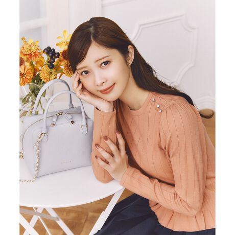 [^ԁFKRTOGW0435]2025 WINTER COLLECTIONIN ROMANCE C }X̏íAƒŐ􂢂ł鏤iłB_炩ȑfފƂƕݍł悤ȃjbgvI[o[BXJ[gɂpcɂ킹₷TCYŁAyvo܂܂łȏ䊴łBXgCvɓ长҂݂׌ƋÂۂɁB̃rW[{^iŁAjbgX^CiグĂ܂Bfނł肵nClbÑjbg܂ByfށzYŏ炵_炩fނłBVNɋ߂炩ƏiȃcY߂ȕ͋CɁBVɂȂɂꂪȒPȑfނłBňFʁLkF₠聙F