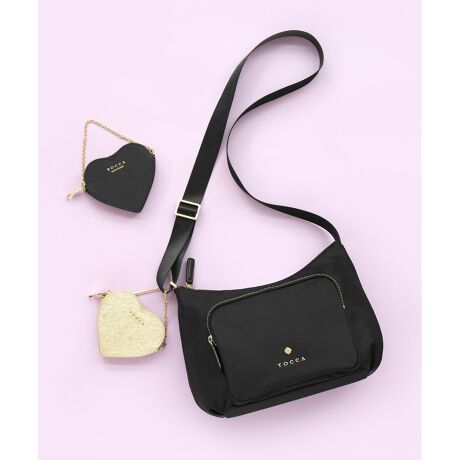 [^ԁFBOTZLM0012]2026 SPRING SUMMER COLLECTIONY팩ƕ֗Ȏ[V_[obOBtg̃t@Xi[|Pbg͂}`đ傫Jł̂ŁAX}zJ[hP[XȂǂ̏oꂪXgXt[B{fB[͂ƂDtHɂAtgɃN[o[⃍S̃^ANZgvXāAgɒɃJWAȂfUCɎdグĂ܂BV_[e[v͒̒Ō|΂ߊ|\Bgh̃n[t[^{fB[̃CRp[gg̓J[u`悤Ƀt@Xi[tĂāASn悭̂ɉ悤Ȍ`͂łBƂĂy悢傫Ȃ̂ŁAfC[ʋ΁EsȂǕLV[Ɋ􂷂邨߂̃ACełByΉẮzEz(10cm~20cm)F̂݁ZEybg{g(500ml)ydlzE|PbgF2iI[vEWbvjEO|PbgF1iWbvj