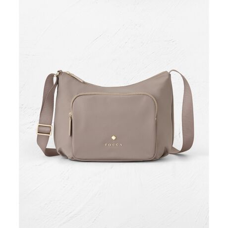 [^ԁFBOTZLM0012]2026 SPRING SUMMER COLLECTIONY팩ƕ֗Ȏ[V_[obOBtg̃t@Xi[|Pbg͂}`đ傫Jł̂ŁAX}zJ[hP[XȂǂ̏oꂪXgXt[B{fB[͂ƂDtHɂAtgɃN[o[⃍S̃^ANZgvXāAgɒɃJWAȂfUCɎdグĂ܂BV_[e[v͒̒Ō|΂ߊ|\Bgh̃n[t[^{fB[̃CRp[gg̓J[u`悤Ƀt@Xi[tĂāASn悭̂ɉ悤Ȍ`͂łBƂĂy悢傫Ȃ̂ŁAfC[ʋ΁EsȂǕLV[Ɋ􂷂邨߂̃ACełByΉẮzEz(10cm~20cm)F̂݁ZEybg{g(500ml)ydlzE|PbgF2iI[vEWbvjEO|PbgF1iWbvj