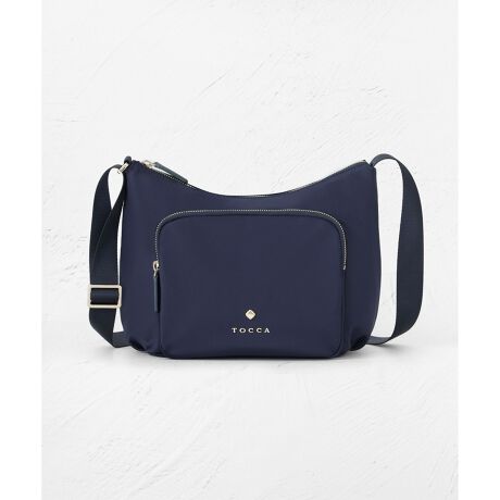 [^ԁFBOTZLM0012]2026 SPRING SUMMER COLLECTIONY팩ƕ֗Ȏ[V_[obOBtg̃t@Xi[|Pbg͂}`đ傫Jł̂ŁAX}zJ[hP[XȂǂ̏oꂪXgXt[B{fB[͂ƂDtHɂAtgɃN[o[⃍S̃^ANZgvXāAgɒɃJWAȂfUCɎdグĂ܂BV_[e[v͒̒Ō|΂ߊ|\Bgh̃n[t[^{fB[̃CRp[gg̓J[u`悤Ƀt@Xi[tĂāASn悭̂ɉ悤Ȍ`͂łBƂĂy悢傫Ȃ̂ŁAfC[ʋ΁EsȂǕLV[Ɋ􂷂邨߂̃ACełByΉẮzEz(10cm~20cm)F̂݁ZEybg{g(500ml)ydlzE|PbgF2iI[vEWbvjEO|PbgF1iWbvj