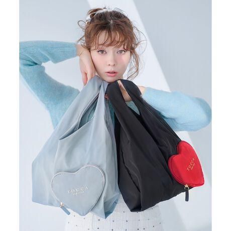 [^ԁFBOTZLM0700]-WEBꕔX܌-CASUAL COLLECTIONy֗ɃAbvf[gTOCCACASUAL BAG COLLECTIONzRELAXROMANTICRZvgɁA鏗̓ɂӂ킵A֗ŃXgXt[ȃACe͂ByWELLNESSzyTRAVELzyDAILYzV[C[WāAsAWAEghAAd烏}C܂ŁA낢ȂofGɃAbvf[gĂyȃobO܂Btg̃Y~Jȃn[g|PbgANZgɂȂlGRobOB|Pbg͏قAobÕ{fB[܂肽Ŏ[|Pb^uɂȂDG@\˔܂BubN⃂J̓x[XJ[Ȃ̂ŁAn[gzFɁBVvȃGRobOJ[ƃfUCŊy߂悤Ɏdグ܂BuvӖn[g`[tɂ́Aɂ邽тɐSɂƂ߂炷悤ɂƂ̃G^[iȃbZ[W߂Ă܂BfC[̂oɋCyɎACéAgpƂĂ͂A肰Ȃ蕨ƂĂ߂łByΉẮzEA4TCY(21~31cm)Ez(10cm~20cm)Eybg{gc/(500ml)