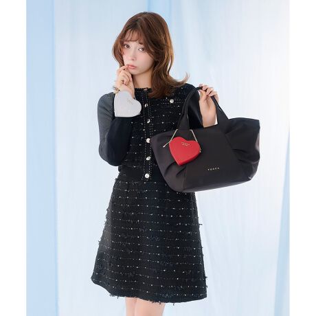 [^ԁFSKTOLS0040]2026 HOLIDAY COLLECTIONFLOWER HIDE AND SEEK t[ nCh Ah V[N̏íAƒŐ􂢂ł鏤iłBԂ̃XpR[@ׂɎU΂߂A؂₩Əi˔ʂȃXJ[gB󂯂Ă肰Ȃ߂\́AŜGKgɈĂ܂BEGXgӂƍLtACAтɗhꊴ𐶂ݏoA炵DȈۂ^܂BʂȃV[ɂ͂AVvȃjbguEXƍ킹ēɎ邱ƂŁA肰Ȃ؂€YꒅBfނ̃WPbgƍ킹΁AwꂽX^Cył܂Byfށz悢݂ƒ芴̂fނŁẪCE킸VGbgL[v܂By@\zL@\fނgpĂ܂BňFLkFF