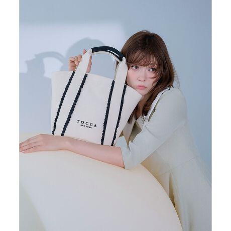 [^ԁFBOTZLM0101]2026 SPRING SUMMER COLLECTIONׂȃtg~OANZgɂLoXg[gBȂǃtHɊۂ݂DtF~jȃ[hBVvłȂ悢ÂvXA_Ȃ܂܂BI[ubN̂قAtƃnhoCJ[ɂzF̃^CvlۂĂB傫ȂTCYȂ猩ڈȏɂՂ[łAfC[͂ʋ΂I^Cɂ҂BꂢځEÖڃX^CO͂AVvȃVcfjȂǃJWAȃR[fBl[gɂƍ킹̂߂łByΉẮzEzi10cm~20cmjEybg{gc/i500mljydlzE|PbgF1iI[vj