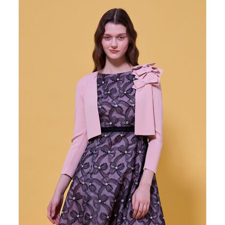 [^ԁFKRTOLS0010]2026 HOLIDAY COLLECTIONETERNAL RIBBON BOLERO G^[i { {̏íAƒŐ􂢂ł鏤iłBjbgfނŎdĂԂ̃{A؂₩ŃtF~jȃ{B̓Iȃ{̓ANZgɂȂȂAfނŎdグ邱Ƃŏiɂ܂BVvȃhXɂƉHD邾ŁAʊ̂؂₩ȈۂɁBtH[}ȃV[͂AfC[ȃX^Cɂ􂷂閜\ȈꖇłByfށz[̂Ƃ݂ƃiC̃n킳AȂ₩ŏiȃĉjbgfށBG肪ƂĂȂ߂炩łB₷Aɂ̂ŉKɒĂ܂BňFʁLkF₠聙F