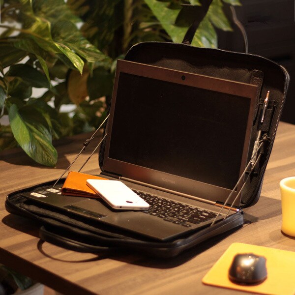 ピー・アイ・ディー/【PID】在宅ワークやカフェでのお仕事におすすめなレザーPCケース PID】在宅ワークやカフェでのお仕事におすすめなレザーPCケース | ピー