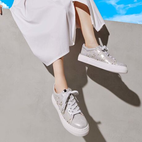 [^:DML6051]ɐlĈLeBO[JbgXj[J[̐V삪oꂵ܂BV[ÝA[U[JbgŁ炢Al킢fUCɎdグĂ܂BɁA̒ނgpĂAX^CAbvꂵ|CgłB