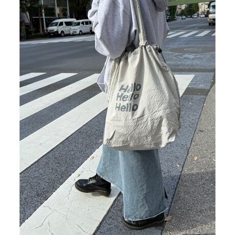 [^ԁF30294855]y₩ȃ|GXefނɁgHELLOh̃SA炵fUC̃g[gobOBԌ̓hXgdlŋВ̂悤ɍîŁAgɂSłBA4TCY܂邽ՂeʂŁAʋ΁EʊwEoȂǕLB