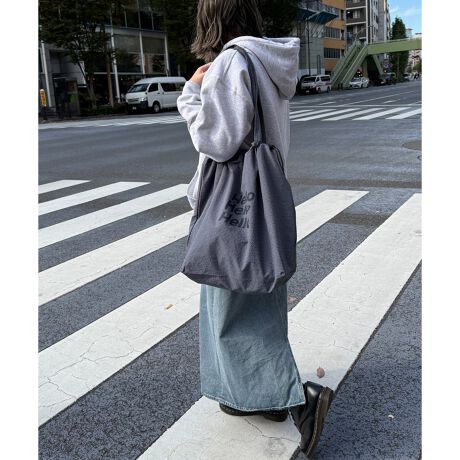 [^ԁF30294855]y₩ȃ|GXefނɁgHELLOh̃SA炵fUC̃g[gobOBԌ̓hXgdlŋВ̂悤ɍîŁAgɂSłBA4TCY܂邽ՂeʂŁAʋ΁EʊwEoȂǕLB