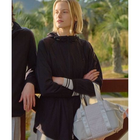 [^ԁFJRVLGS0204]肻łȂAVNȃOStu]fUC܂ł̃Cibvɂ͂ȂAߏ̃X^CbVȃStu]Btg̒obNQcmxZ▭ȏŁAqbvCJo[Ȃtg͂ƂۂɁBEGXgɂ̓SЂĂAXshłڂEGXg}[N邱ƂŁAEGXgƔwɒi܂An̂VGbgɂȂ܂B̃CeɌďオĂ邱ƂŁATCh猩̑ʂɂ҂ł܂BwƑɂ̓bVfނgpĂAh܂BƔwɂ͂肰ȂFñSvgAɂ̓IWiVRbytāAANZgɂȂĂ܂BԂ̃ubNƃgh̃AC{[̂QFpӂ܂Bfޔł炩ȁAStEFAԂ̍@\W[W[fނłBn̕\ʂɝHAʂɖĥR[eBO{Ă܂BXgb`̍͂AuvuhvuhVvA܂Ƀ}`t@NViȑfނłBi摜̓TvgpĂ邽߁Aۂɂ͂鏤iƐFTCYAו̃fUC̎dlɎ኱̕ύXꍇ܂B\߂B