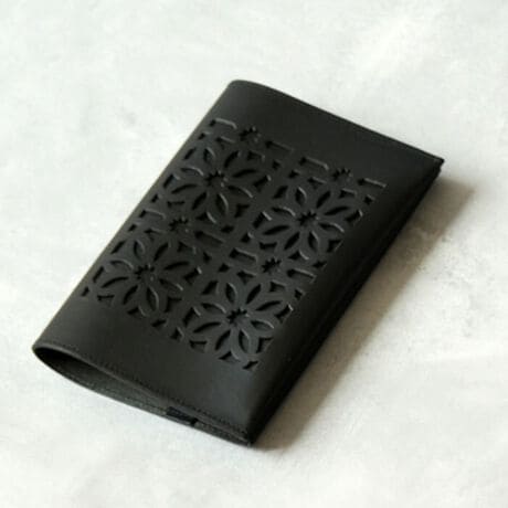 [^:44243]C^AỸIC\Ɋ܂񂾋vgpV[YŁA\ʂɑ_ȃJbg[NĂ܂B܂AyAfUCAV[YȂǂœM_܂BJbg[Ñ`[t́AnCn݂Ɍ`IȕC[WĂAԂƐ\Ă܂B͕ɖ{TCỸubNJo[łBǏƈꏏɗ鎞ԂƈꏏɊy߂v̌oNωB