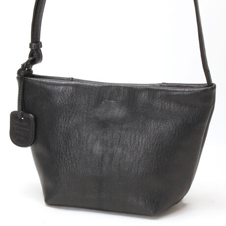 [^:44115]D]ĂS[gki`ȕ\ɎdグuS[gx[VbNvołBS[gk͎dグɃEHbVHA\ʂɃotHiłj邱ƂŃBe[WoĂ܂AS[gx[VbNł́AĩotHł͂ȂAv̒iKŃO[WOƂdグHĂ܂Bfグ̎RrvɃO[WOH{őfނ̂̂̂̎\ۗAŝdオɂĂ܂BO[WOHv̕\ʂɃmE΂𓖂Ėグdグ̖́Bꖇꖇ̐ElƂōsĂ܂BS[g̖͂͂ȂƂĂ̌yłBvB̂łA@ێkŋl܂Ă̂Œe͐AȂ₩ł炩BvRɑ̂̃CɓYĂāAw⍘ɕsRɓaȂA܂ɁûɂȂށvƂt҂肫܂B܂ARrv͖CɔrÎŁAႦΖdԂŎCꂠẢ^IȂǂŃoobƐ@ĂɂȂɂƂ₷܂ByʁAVvȃfUCłǂȃR[fBl[gɂ}b`₷V_[łB~̃{[̂AE^[ɂƂȂ݂܂BfC[[Xɂ҂ȏ^̃V_[̓}`L߂ɎĂ̂Ōڂ[͂܂BV_[sb`L߂Ɍ݂Ă̂ŁAX^COɂĒZĂ܂B