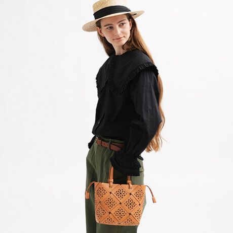 [^:43979]ʏoXPbǵu҂ށvuDvƂɂA\Ȃ̐^ɂBfނ́AC^AAo_bVEJЂ̃~l@XVǏi1.8mm`2mmjgpBڂ́AtbgōdAłĂƂƂg݂܂ޕ\A܂Ɂuv炵v𑶕ɂŷ݂ő̖́BntȂꖇdĂ̍́A\ʂł͂ȂAʂɂCz܂BɉāADAAPAƂvȂł͂̋ZpAJɒJɎ{ƂŊA܂ɐElZp𒍂񂾃V[YBtāAC̏㏸ƂƂɒȂy₩ɂȂ邱̋G߁B~蒍󂯂ČzIɍLJbg[N̉Ԗ͗lBł͂Ȃ̖͂߂iBmȌoN񑩂A25NԈĂu{̊vv̖͂ƂƂɂy݂B<fނ̓Ebg>fށF~l@{bNX<舵̒ӁE@>vFA_X@fP[gN[@RfBVjON[Z@AN[