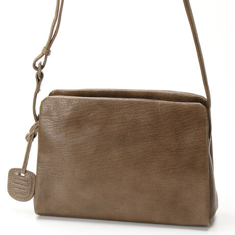 [^:44124]D]ĂS[gki`ȕ\ɎdグuS[gx[VbNvołBS[gk͎dグɃEHbVHA\ʂɃotHiłj邱ƂŃBe[WoĂ܂AS[gx[VbNł́AĩotHł͂ȂAv̒iKŃO[WOƂdグHĂ܂Bfグ̎RrvɃO[WOH{őfނ̂̂̂̎\ۗAŝdオɂĂ܂BO[WOHv̕\ʂɃmE΂𓖂Ėグdグ̖́Bꖇꖇ̐ElƂōsĂ܂BS[g̖͂͂ȂƂĂ̌yłBvB̂łA@ێkŋl܂Ă̂Œe͐AȂ₩ł炩BvRɑ̂̃CɓYĂāAw⍘ɕsRɓaȂA܂ɁûɂȂށvƂt҂肫܂B ܂ARrv͖CɔrÎŁAႦΖdԂŎCꂠẢ^IȂǂŃoobƐ@ĂɂȂɂƂ₷܂BṼV_[obÓAuBTTCỸVvȃV_[obO~vƂql̂v]Ƃɐ܂܂BS[gx[VbN炵D\ɖڗȂbNXƁA@\̍łBAv̋Ȃǂ̑@ׂȎd͂̂܂܁Bق̂ۂ݂тт`̃VGbgA炩Ă܂B<舵̒ӁE@>RrvFA_X@fP[gN[