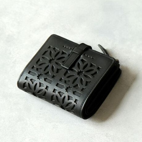 [^:44255]C^AỸIC\Ɋ܂񂾋vgpV[YŁA\ʂɑ_ȃJbg[NĂ܂BJbg[Ñ`[t́AnCn݂Ɍ`IȕC[WĂAԂƐ\Ă܂Bt@Xi[[Ɏd؂݂AɃJ[hXy[XB܂zȂJ[h[͂Ag̗ǂ^łB舵̒ӁE@Gꂽ炷ɏ_炩zŊ@āAAĂBEA_X @EꗎƂN[ @EN[ 