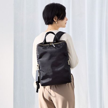 [^:68682]ʋ΂ɍœKȃXNGA^̃Xŋ@\IA4TCYΉ̃rWlXbNB14.0C`m[gPCAA4t@CTCYBdԓȂǂőOۂזɂȂɂAXŃRpNgȃVGbgɎdグ܂BPPC[Xy[X14.0C`m[gPCAA4t@C[\BNbVŁASăm[gp\R^ԂƂł܂BPC[C[ƗĂ̂ŁAvCx[gȉו͂Ɍ邱ƂȂPCo܂BQl[@14.0C`m[gPCFW33~H24~D2.5cmA4t@CF31.3~23.1cm|PbgOCɂ̓y▼hȂǃrWlXc[[łI[KiCU[|PbgzuBOoKvȂ̂Ɏo܂B{gz_[CCւ͐܂ݎP𗧂ĂĎ[ł֗ȃ|PbgBo[eNg|Pbgtg㕔͍RECXERۉHngp|PbgݒuB()ij RECXERۉH͐i̓̃ECX̐A@ۏ̍׋ۂ̑B}܂BaC̎Â\hړIƂ̂ł͂܂BX}[gANZX|Pbgwʂɂ̓X}[gtH[ɓKm̃|PbgoŎgXy[XzuBdԂ̏~Aɂ܂ɕ֗BZLeB|PbgwʂɃt@Xi[t̃|PbgzuBMdi̊ǗȂǂɂ𗧂܂BZbgAbv@\X[cP[X̃vhCunhɌŒłxgtBnhwۂɎזɂȂȂ悤AXibv{^ŗ߂2{̃nh̗pB_uANZX|Pbgtgւ͑O⌨|ۂɁAE珬o܂BnÂꏊłו₷悤A邢O[̃XgCvnCCAtg|Pbgɍ̗pBPC[Xy[Xɂ͏_炩ȑfފ̃O[̐ngpĂ܂Bjo[Tn[lXƂ́HɊÂϓIȃbNn[lX`łBbNp̐l̑JAlXȑ̊i59vB̕ς瓱oAn[lX`AtʒuAtpxɂ邱ƂŁA葽̏[U[ɃtBbgujo[Tn[lXv܂BɃtBbg邩wdɂA藎ɂIxɔwۂmזw܂肷Ix----------------------@\ڍ<>NbVPC|Pbg~1Б}`|Pbg~2t@Xi[|Pbg~1ybg{gz_[~2<tg|Pbg>}`Ȃ|Pbg~PБ}`|Pbg~Py~QL[tbN(`F[)~P<\>cJ~Qo[eNg|Pbg~PTCht@Xi[~Q(|Pbg1łBANZX\)<w>t@Xi[|Pbg~PX}z|Pbg~PZbgAbv@\----------------------