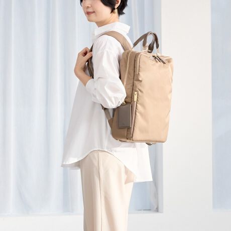 [^:68682]ʋ΂ɍœKȃXNGA^̃Xŋ@\IA4TCYΉ̃rWlXbNB14.0C`m[gPCAA4t@CTCYBdԓȂǂőOۂזɂȂɂAXŃRpNgȃVGbgɎdグ܂BPPC[Xy[X14.0C`m[gPCAA4t@C[\BNbVŁASăm[gp\R^ԂƂł܂BPC[C[ƗĂ̂ŁAvCx[gȉו͂Ɍ邱ƂȂPCo܂BQl[@14.0C`m[gPCFW33~H24~D2.5cmA4t@CF31.3~23.1cm|PbgOCɂ̓y▼hȂǃrWlXc[[łI[KiCU[|PbgzuBOoKvȂ̂Ɏo܂B{gz_[CCւ͐܂ݎP𗧂ĂĎ[ł֗ȃ|PbgBo[eNg|Pbgtg㕔͍RECXERۉHngp|PbgݒuB()ij RECXERۉH͐i̓̃ECX̐A@ۏ̍׋ۂ̑B}܂BaC̎Â\hړIƂ̂ł͂܂BX}[gANZX|Pbgwʂɂ̓X}[gtH[ɓKm̃|PbgoŎgXy[XzuBdԂ̏~Aɂ܂ɕ֗BZLeB|PbgwʂɃt@Xi[t̃|PbgzuBMdi̊ǗȂǂɂ𗧂܂BZbgAbv@\X[cP[X̃vhCunhɌŒłxgtBnhwۂɎזɂȂȂ悤AXibv{^ŗ߂2{̃nh̗pB_uANZX|Pbgtgւ͑O⌨|ۂɁAE珬o܂BnÂꏊłו₷悤A邢O[̃XgCvnCCAtg|Pbgɍ̗pBPC[Xy[Xɂ͏_炩ȑfފ̃O[̐ngpĂ܂Bjo[Tn[lXƂ́HɊÂϓIȃbNn[lX`łBbNp̐l̑JAlXȑ̊i59vB̕ς瓱oAn[lX`AtʒuAtpxɂ邱ƂŁA葽̏[U[ɃtBbgujo[Tn[lXv܂BɃtBbg邩wdɂA藎ɂIxɔwۂmזw܂肷Ix----------------------@\ڍ<>NbVPC|Pbg~1Б}`|Pbg~2t@Xi[|Pbg~1ybg{gz_[~2<tg|Pbg>}`Ȃ|Pbg~PБ}`|Pbg~Py~QL[tbN(`F[)~P<\>cJ~Qo[eNg|Pbg~PTCht@Xi[~Q(|Pbg1łBANZX\)<w>t@Xi[|Pbg~PX}z|Pbg~PZbgAbv@\----------------------