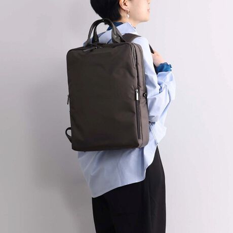 [^:68682]ʋ΂ɍœKȃXNGA^̃Xŋ@\IA4TCYΉ̃rWlXbNB14.0C`m[gPCAA4t@CTCYBdԓȂǂőOۂזɂȂɂAXŃRpNgȃVGbgɎdグ܂BPPC[Xy[X14.0C`m[gPCAA4t@C[\BNbVŁASăm[gp\R^ԂƂł܂BPC[C[ƗĂ̂ŁAvCx[gȉו͂Ɍ邱ƂȂPCo܂BQl[@14.0C`m[gPCFW33~H24~D2.5cmA4t@CF31.3~23.1cm|PbgOCɂ̓y▼hȂǃrWlXc[[łI[KiCU[|PbgzuBOoKvȂ̂Ɏo܂B{gz_[CCւ͐܂ݎP𗧂ĂĎ[ł֗ȃ|PbgBo[eNg|Pbgtg㕔͍RECXERۉHngp|PbgݒuB()ij RECXERۉH͐i̓̃ECX̐A@ۏ̍׋ۂ̑B}܂BaC̎Â\hړIƂ̂ł͂܂BX}[gANZX|Pbgwʂɂ̓X}[gtH[ɓKm̃|PbgoŎgXy[XzuBdԂ̏~Aɂ܂ɕ֗BZLeB|PbgwʂɃt@Xi[t̃|PbgzuBMdi̊ǗȂǂɂ𗧂܂BZbgAbv@\X[cP[X̃vhCunhɌŒłxgtBnhwۂɎזɂȂȂ悤AXibv{^ŗ߂2{̃nh̗pB_uANZX|Pbgtgւ͑O⌨|ۂɁAE珬o܂BnÂꏊłו₷悤A邢O[̃XgCvnCCAtg|Pbgɍ̗pBPC[Xy[Xɂ͏_炩ȑfފ̃O[̐ngpĂ܂Bjo[Tn[lXƂ́HɊÂϓIȃbNn[lX`łBbNp̐l̑JAlXȑ̊i59vB̕ς瓱oAn[lX`AtʒuAtpxɂ邱ƂŁA葽̏[U[ɃtBbgujo[Tn[lXv܂BɃtBbg邩wdɂA藎ɂIxɔwۂmזw܂肷Ix----------------------@\ڍ<>NbVPC|Pbg~1Б}`|Pbg~2t@Xi[|Pbg~1ybg{gz_[~2<tg|Pbg>}`Ȃ|Pbg~PБ}`|Pbg~Py~QL[tbN(`F[)~P<\>cJ~Qo[eNg|Pbg~PTCht@Xi[~Q(|Pbg1łBANZX\)<w>t@Xi[|Pbg~PX}z|Pbg~PZbgAbv@\----------------------