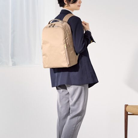 [^:68683]Xłꂢ߂ȃfCpbN^A4TCYΉ̃rWlXbNB14.0C`m[gPCAA4t@CTCYBdԓȂǂőOۂזɂȂɂAXŃRpNgȃVGbgɎdグ܂BPPC[Xy[X14.0C`m[gPCAA4t@C[\BNbVŁASăm[gp\R^ԂƂł܂BPC[C[ƗĂ̂ŁAvCx[gȉו͂Ɍ邱ƂȂPCo܂BQl[@14.0C`m[gPCFW33~H24~D2.5cmA4t@CF31.3~23.1cm|PbgOCɂ̓y▼hȂǃrWlXc[[łI[KiCU[|PbgzuBOoKvȂ̂Ɏo܂B{gz_[CCւ͐܂ݎP𗧂ĂĎ[ł֗ȃ|PbgBo[eNg|Pbgtg㕔͍RECXERۉHngp|PbgݒuB()ij RECXERۉH͐i̓̃ECX̐A@ۏ̍׋ۂ̑B}܂BaC̎Â\hړIƂ̂ł͂܂BX}[gANZX|Pbgwʂɂ̓X}[gtH[ɓKm̃|PbgoŎgXy[XzuBdԂ̏~Aɂ܂ɕ֗BZLeB|PbgwʂɃt@Xi[t̃|PbgzuBMdi̊ǗȂǂɂ𗧂܂BZbgAbv@\X[cP[X̃vhCunhɌŒłxgtBnhwۂɎזɂȂȂ悤AXibv{^ŗ߂2{̃nh̗pB_uANZX|Pbgtgւ͑O⌨|ۂɁAE珬o܂BnÂꏊłו₷悤A邢O[̃XgCvnCCAtg|Pbgɍ̗pBPC[Xy[Xɂ͏_炩ȑfފ̃O[̐ngpĂ܂Bjo[Tn[lXƂ́HɊÂϓIȃbNn[lX`łBbNp̐l̑JAlXȑ̊i59vB̕ς瓱oAn[lX`AtʒuAtpxɂ邱ƂŁA葽̏[U[ɃtBbgujo[Tn[lXv܂BɃtBbg邩wdɂA藎ɂIxɔwۂmזw܂肷Ix----------------------@\ڍ<>NbVPC|Pbg~1Б}`|Pbg~2t@Xi[|Pbg~1ybg{gz_[~2<tg|Pbg>}`Ȃ|Pbg~PБ}`|Pbg~Py~QL[tbN(`F[)~P<\>cJ~Qo[eNg|Pbg~PTCht@Xi[~Q(|Pbg1łBANZX\)<w>t@Xi[|Pbg~PX}z|Pbg~PZbgAbv@\----------------------