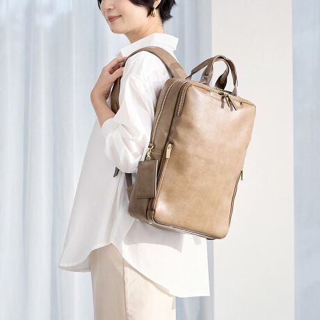 [^:68692]VvŃXȏrWlXbNV[YBrWlXX^Cɍ킹₷fUCƏiȑfނœWJ܂B13.3C`̃m[gPCAA4t@CTCYBdԓȂǂőOۂזɂȂɂAXŃRpNgȃVGbgłBPPC[Xy[X13.3C`m[gPCAA4t@C[\BNbVŁASăm[gp\R^ԂƂł܂BPC[C[ƗĂ̂ŁAvCx[gȉו͂Ɍ邱ƂȂPCo܂BQl[@13.3C`m[gPCFW31~H22~D2.5cmA4t@CF31.3~23.1cm|PbgOCɂ̓y▼hȂǃrWlXc[[łI[KiCU[|PbgzuBOoKvȂ̂Ɏo܂B{gz_[CCւ͐܂ݎP𗧂ĂĎ[ł֗ȃ|PbgBo[eNg|Pbgtg㕔͍RECXERۉHngp|PbgݒuB()ij RECXERۉH͐i̓̃ECX̐A@ۏ̍׋ۂ̑B}܂BaC̎Â\hړIƂ̂ł͂܂BX}[gANZX|Pbgwʂɂ̓X}[gtH[ɓKm̃|PbgoŎgXy[XzuBdԂ̏~Aɂ܂ɕ֗BZLeB|PbgwʂɃt@Xi[t̃|PbgzuBMdi̊ǗȂǂɂ𗧂܂BZbgAbv@\X[cP[X̃vhCunhɌŒłxgtBnhwۂɎזɂȂȂ悤AXibv{^ŗ߂2{̃nh̗pB_uANZX|Pbgtgւ͑O⌨|ۂɁAE珬o܂BnÂꏊłו₷悤A邢O[̃XgCvnCCAtg|Pbgɍ̗pBPC[Xy[Xɂ͏_炩ȑfފ̃O[̐ngpĂ܂Bjo[Tn[lXƂ́HɊÂϓIȃbNn[lX`łBbNp̐l̑JAlXȑ̊i59vB̕ς瓱oAn[lX`AtʒuAtpxɂ邱ƂŁA葽̏[U[ɃtBbgujo[Tn[lXv܂BɃtBbg邩wdɂA藎ɂIxɔwۂmזw܂肷Ix----------------------@\ڍ<>NbVPC|Pbg~1Б}`|Pbg~2t@Xi[|Pbg~1ybg{gz_[~2<tg|Pbg>}`Ȃ|Pbg~PБ}`|Pbg~Py~QL[tbN(`F[)~P<\>cJ~Qo[eNg|Pbg~PTCht@Xi[~Q(|Pbg1łBANZX\)<w>t@Xi[|Pbg~PX}z|Pbg~PZbgAbv@\----------------------