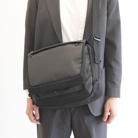 [^:68797]JWAȃfUCɋ@\V_[obOV[YB HnϖՐPUH{AȂ₩ŏvȐngpBϖՐEɗDĂAJ̓łSłBShł͂܂B 13.3C`PC^A4t@C[wʂւ13.3C`PC̎[\BtɂpCn̗pB13.3C`QlTCYFW31~H22~D2.5cmA4t@CQlTCYF31.3~23.1cm X}[gANZX|Pbgwʂւ͑fołĊ藎ɂ\̃X}[gtHp|PbgݒuBPC[ƓpCn̗pB {gz_[Cւ̓ybg{g̎[\ȃz_[𓋍ځBꏏɂ܂וƕĎ[ł܂B [eBeB|Pbg~j}ȃfUCŁA[ɎoO|PbgݒuB V_[xgV_[xg͍Etւ\Bwɂ킹ĕύXł܂B nJ[nւ͎F̗ǂ邢u[J[̗pB̕ɂ܂ו₷֗łB