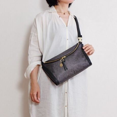 [^:17835]肰Ȃ傤ǂAlRƃA[g̃gxobOg痷s܂ŕLB傫Jďoꂵ₷Al̃{fBobOBHAyŨACRIiuAj}wbhv猵IHAyUlRẪIWi̗p܂BJU^ɑ傫Jt@Xi[dlŁAו̏oꂪ₷g蔲QBRɂ͎O\ȃobNtĂ̂ŁAEX[YłBE蕔HAyUlR胁^`[tBEVvȖn^Cv͓lRAlRwbh^Cv͓ndlBEɂ̓L[OȂǂtĂngp[ctBE̍ɔꂽuhSGKgo܂BEwʂɂ̓ZLeB̍t@Xi[|PbgzuB----------------------@\ڍ<>EbV|Pbg~2<O>Ewʃt@Xi[|Pbg~1C[A[gƁEw肪HAyU(njƊ̃[fBOJpj[AG[X̃uhwace.x̃R{ACeB