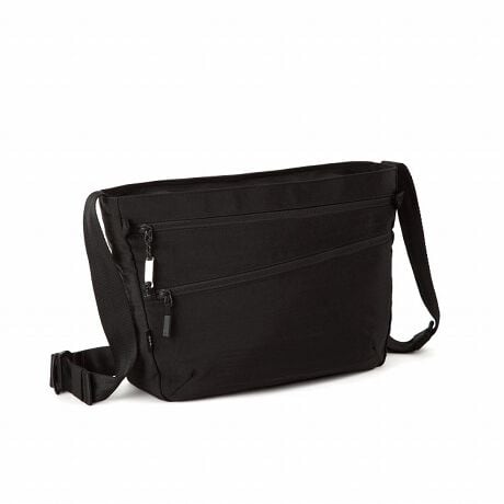 [^:17893]AEghAzN鎩RȃVƃA~̈肪|CǧyʃJWAV[YBx̂ł͂AH{Ă̂ŃAEgAhAɂœKłB_utg|PbgA4TCYV_[obOB{̑fނɃbV[H{ƂŁA悢RV^AobÕVGbgꂢɕۂ܂Btg̃iit@Xi[|PbgAfUC̃ANZgɂȂĂ܂BA4TCYΉA4pTCY[\BiQl[@FW29.7~H21.1cmjA~AEghÃp[c璅z𓾂AyʂȃIWiA~BI[KiCU[|Pbg@G݂[ł|PbgB