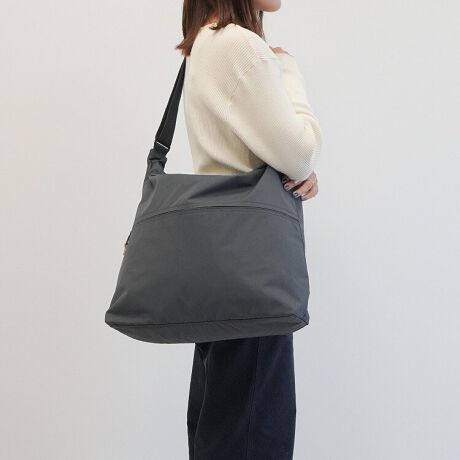 [^:17814]^EEgxEX|[cErWlXȂǃV[XɊ􂷂JWAobOV[YBÔȂVvȃfUCx[XɂAyʃ^CṽV_[obOBkṽANZgȂǁA肰ȂZfUC|CgłBB4t@C[\@Ql[@ 38.0~27.3cm{̑fނɂ́AH{ngpނX[Yɏołt@Xi[ttg|PbgI[KiCU[|PbgŏG݂Ɏ[\߉\ȃV_[xg