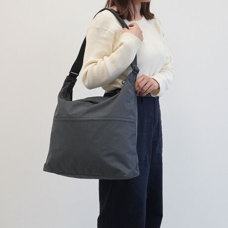 [^:17814]^EEgxEX|[cErWlXȂǃV[XɊ􂷂JWAobOV[YBÔȂVvȃfUCx[XɂAyʃ^CṽV_[obOBkṽANZgȂǁA肰ȂZfUC|CgłBB4t@C[\@Ql[@ 38.0~27.3cm{̑fނɂ́AH{ngpނX[Yɏołt@Xi[ttg|PbgI[KiCU[|PbgŏG݂Ɏ[\߉\ȃV_[xg