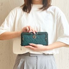 セルパン ラウンド長財布 レッド