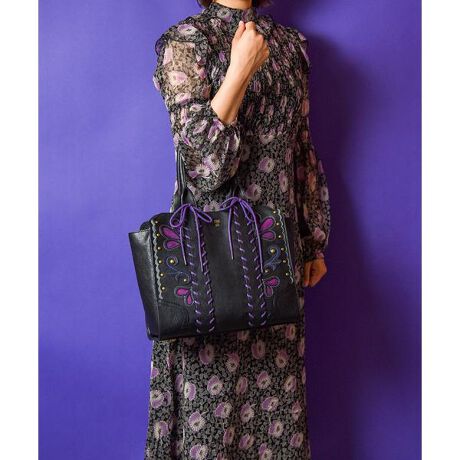 ANNA SUI レザートート黒ボニー 編み上げ A4可