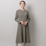 きちんと見えて美シルエット】スリットネック フレアワンピース  