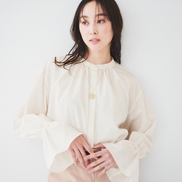 アンタイトル（UNTITLED）/【光沢感フリル袖前開き】バンドカラーギャザーブラウス 光沢感フリル袖前開き】バンドカラーギャザーブラウス | アンタイトル