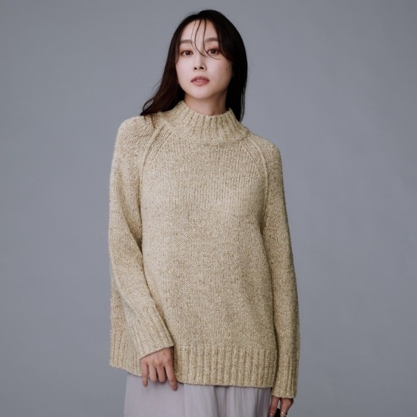 【新品未使用50%オフ】ROPÉ ロペ　フォックスラクーンクルーネックニット ROPÉ(ロペ) / フォックスラクーンクルーネックニット (トップス