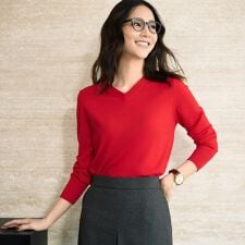 Vネックウールニット