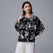 【洗えるセットアップ可能】オーナメントフラワー ブラウス