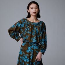 【洗えるセットアップ可能】オーナメントフラワー ブラウス