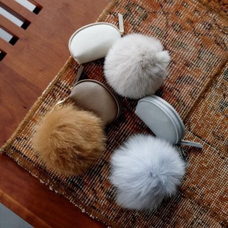 [^ԁF15304460]yfUCzghՂ̃t@[~~j|[`̃`[oIb`Ȉۂ^tHbNXt@[A؂₩ȃANZgvX܂Bӂӂ̃t@[ƃ~j|[`̑gݍ킹ApƃfUC˔ACełB|[`̓Cz⃊bvȂǂ̏[łTCYB̃R[fBl[gɂ肰ȂYĂ܂BƂMtgɂ҂ȃACełByR[fBl[gzVvȃobOɎt邾ňCɃghAbv܂Bx[VbNȃg[gobO⃊bNɍ킹āAJWAȃX^Cɉ؂₩vXBtH[}ȃnhobOɕt΁AiŐꂽۂɁBƖ̊֌WɂAۂFČꍇ܂B܂Ap\REX}[gtHȂǂ̊ɂA኱iƉ摜̃J[قȂꍇ܂B