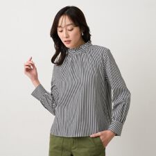 シャーリングフリルネックブラウス