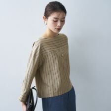 ボートネックブラウス