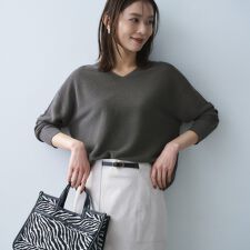ドライタッチVネックニット