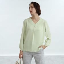 【洗える通勤UV吸水速乾】Vネックブラウス