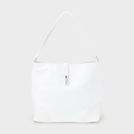 [^ԁF12702302]yfUC|Cgzyʑfނƍ̃RrfUC̃t@bVobOłB~hTCYŎ₷\ȃTCYɂȂ܂BxgANZg̃fUC͂Ђ˂ŊJ\łBʕ}`͍Ȃ̂Ō^ꂵɂǎo܂ByX^CO|CgzN[Ȉۂ̔͏ťy₩ȃJ[Oɂ؂₩yvXĂꂨ߂łBN炵gh₱ȂꊴvXĂ܂B̓x[VbNɋCyɍ킹Ă܂BydlzE|PbgF~3EA4TCY[Ɩ̊֌WɂAۂFČꍇ܂B܂Ap\REX}[gtHȂǂ̊ɂA኱iƉ摜̃J[قȂꍇ܂Bd:485g(TvTCY)