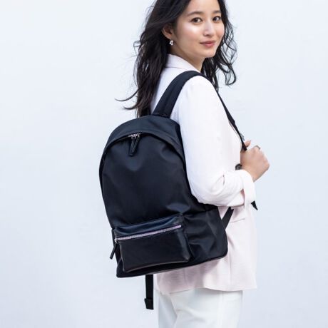 [^ԁF12702203]yfUC|CgẑiCfނƍ̓WJňۂIׂWJłBVvŗ̓IȃfUCŃV[ӃX^CI΂킹Ă܂Bɗ͐cނgpA\tgȂ̂ɂȂǂŌyʉ}g₷ƃt@bV˔fUCɎdグĂ܂Bwɂ̓m[gp\R[\ȃNbV|PbgĂ܂BׂȋMdiȂǂɏo\ȏ㕔ɔzuĂ܂ByX^CO|CgziCfނƍ̃RrfUCƁÂ݂ō\2FWJłBfUC͂胂[hȈۂɁAiCRr̓JWAłyʂȋ@\܂BdX^Cɂ݂₷WJłBydlzE|PbgFO~1 ~2 {gz_[~1EA4TCY[Ɩ̊֌WɂAۂFČꍇ܂B܂Ap\REX}[gtHȂǂ̊ɂA኱iƉ摜̃J[قȂꍇ܂Bd:560g(TvTCY)