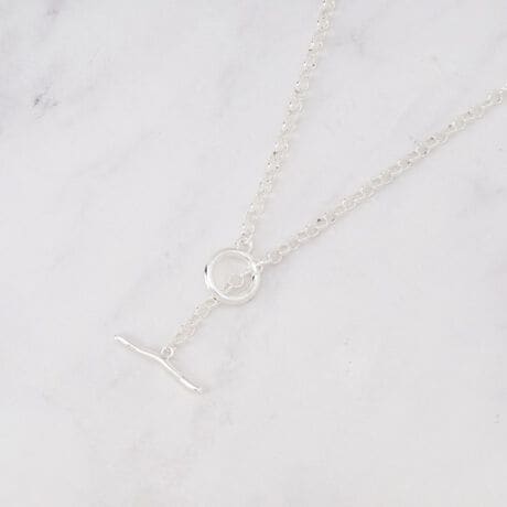 [^ԁF12701538]yfUC|CgzoCJ[̃^`F[|Cg̃VvȃlbNXłBoCJ[ł邱ƂłЂƕȂfUČ1{B}g^CvYp\łByX^CO|CgzVvȃgbvXWPbgCi[킹܂ŕL킹Ă܂BV[g^Cvŋɂ͂炸m̃fUC܂ܒp܂BƖ̊֌WɂAۂFČꍇ܂B܂Ap\REX}[gtHȂǂ̊ɂA኱iƉ摜̃J[قȂꍇ܂B