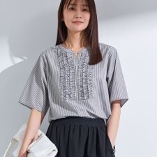 【洗える】胸元タックフリルブラウス | インディヴィ(INDIVI)