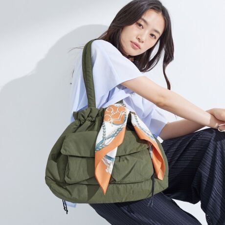 [^ԁF12701130]yfUC|Cgzyʑfނɂ킽AӂƂVGbg̃obOłBtg̃|Pbg̓_u|PbgɂȂĂA[͂łBtbvӂ犴܂B̓hXgdlōD݂̃VGbgɒ߂ł܂B蕔ɂ킽{ƂŁAւ̕Sy܂ByX^CO|CgzdV[ɂɂVvł⃂[hȃfUCłBfC[g͂Ayʂŏ߂fނ́AsȂǂ̂ɂydlzE|PbgF~1 O~2EA4TCY[Ɩ̊֌WɂAۂFČꍇ܂B܂Ap\REX}[gtHȂǂ̊ɂA኱iƉ摜̃J[قȂꍇ܂Bd:245g(TvTCY)