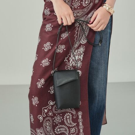 [^ԁF12704103]yfUC|CgzX}[gtHۂtbvfUC̃|VFbgobOłBWȂ̂ŋMdiSĎ^ׂ܂BV[vȃtbvfUCƊۂ݂̂tHgǂACełBV_[͒\łByX^CO|Cgz̃X^CɃvXĂVvȃACełBdV[̋Mdi^тɂ߂łBXJ[tȂǂ̏vX΃X^CÕANZgƂĂ􂵂܂BydlzE|PbgFO~1Ɩ̊֌WɂAۂFČꍇ܂B܂Ap\REX}[gtHȂǂ̊ɂA኱iƉ摜̃J[قȂꍇ܂Bd:175g(TvTCY)