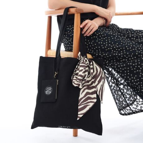 [^ԁF12701125]yfUC|CgzVvA4TCYg[gobOɃ~j|[``[ȃLoXobOłB~j|[`̗pr͗lXBCtH⃊bvAJ[hP[XւɁAȂǂׂ̍Ȃ̂܂ŎȂ̗prŊ􂵂܂B{̃g[ǵAƂƂVvɂ邱ƂŎĝfUCɎdグ܂B|[``[͎O\łByX^CO|CgzVvȃfUCŃV[╞I΂gp܂BLoXnł߂邽߃TuobOƂĎ₷ACełBydlzE|PbgȂEA4TCY[E~j|[``[tƖ̊֌WɂAۂFČꍇ܂B܂Ap\REX}[gtHȂǂ̊ɂA኱iƉ摜̃J[قȂꍇ܂Bd:195g(TvTCY)