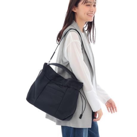 [^ԁF12704110]yfUC|Cgzŏi˔yʃobOłBВ̂悤ɃhXgŃVGbgɕω܂BƂ̃Rrŗǎ錩Ɏdグ܂Bnh͎O\łByX^CO|Cgzi˔łdV[ɂ݂₷AfC[g܂ŕL􂵂܂BydlzE|PbgFO~1 ~3Ɩ̊֌WɂAۂFČꍇ܂B܂Ap\REX}[gtHȂǂ̊ɂA኱iƉ摜̃J[قȂꍇ܂Bd:460g(TvTCY)